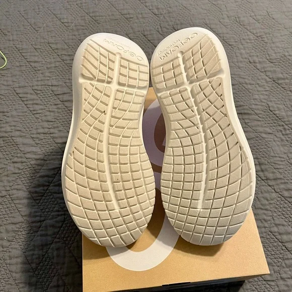 NWOT: Oofos OOmy Zen - Picture 4 of 7